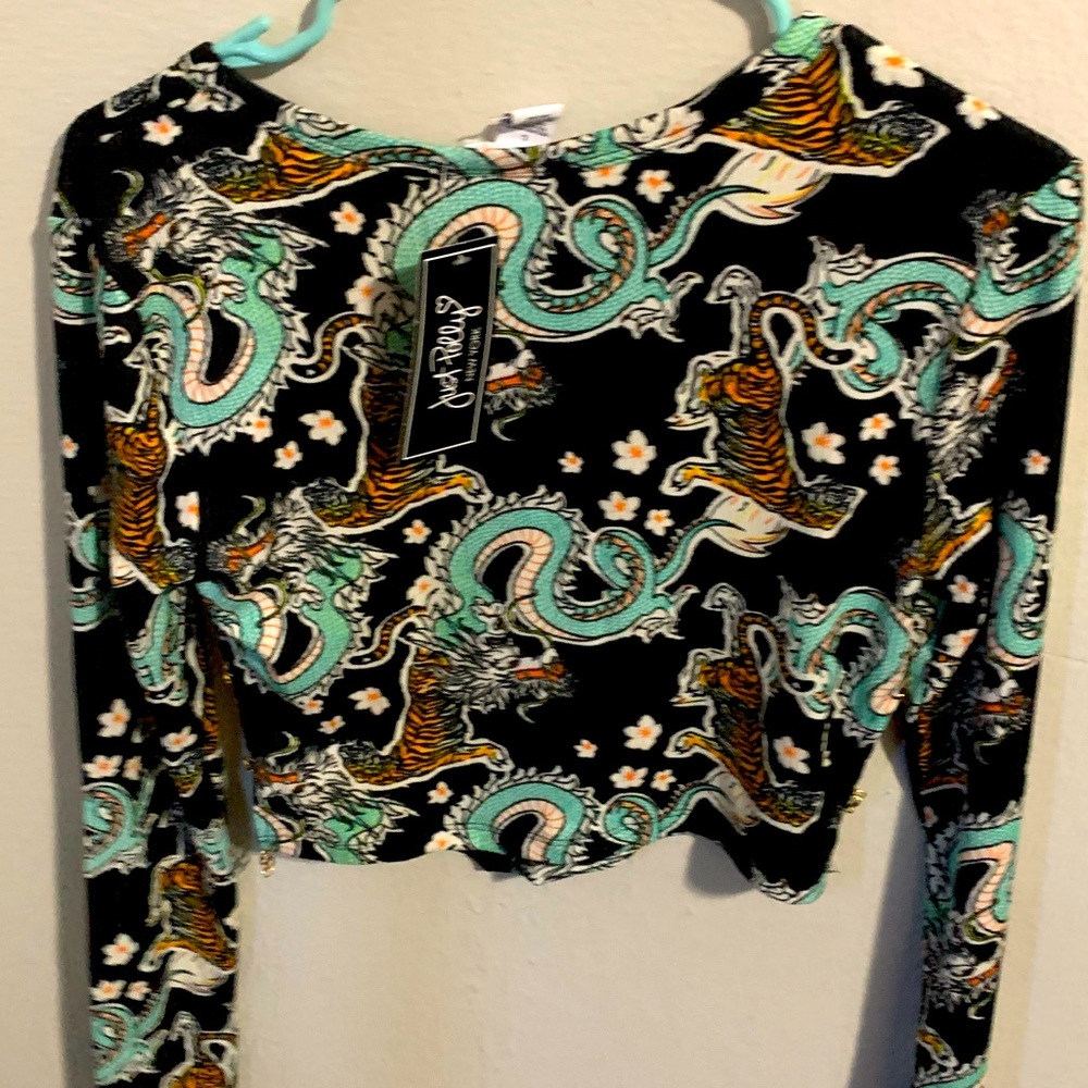 New crop top shirt
